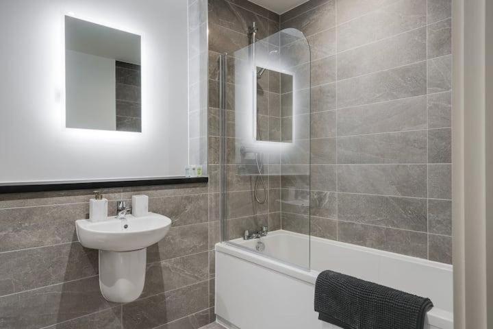 Westminster Park Luxury One Bed With Free Parking *